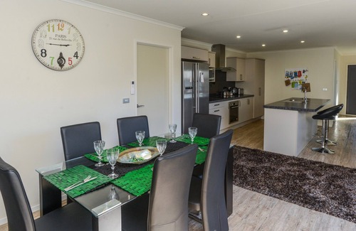 Napier Cottage | Te Awa Napier Treasure - Napier Holiday Home