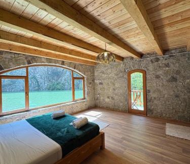 Shkoder County House | Te Konaku, Komani Lake