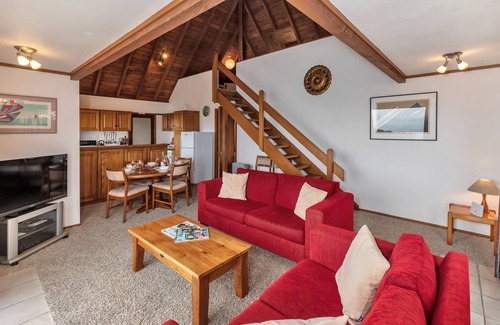 Russell House | Te Maiki Retreat - Russell Holiday Home