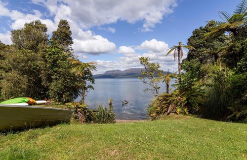Lake Tarawera House | Te Miro Cottage - Lake Tarawera Cottage
