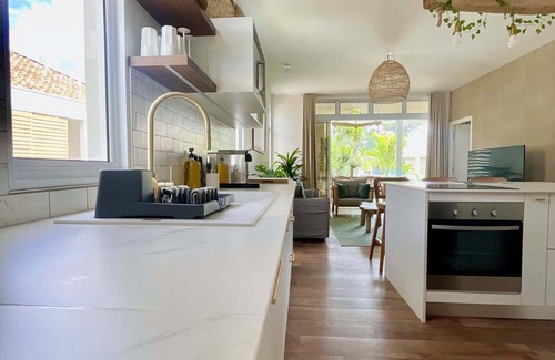 Paea Apartment | Te Miti - Tropical paradise by the sea