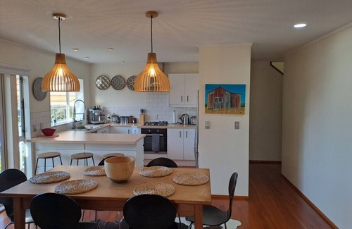 Acacia Bay House | Te Urunga Place – Modern Comfort Near the Lake