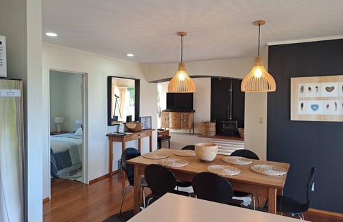 Acacia Bay House | Te Urunga Place – Modern Comfort Near the Lake