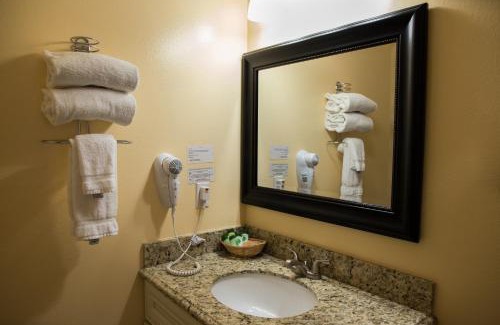 Lakeside Park Cabin | Tea Garden Lodge
