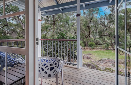 Diamondvale Cottage | Tea Tree Cottage, luxury 2 bedroom cottage at Diamondvale Estate with fireplace