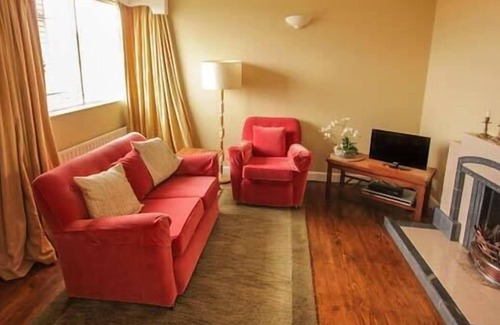 Falcarragh Cottage | TEACH ANNIE, pet friendly in Falcarragh, County Donegal