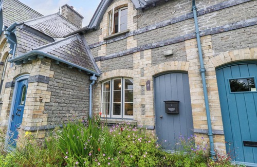 Kinnerton Cottage | TEACHER'S COTTAGE, pet friendly, with open fire in Presteigne