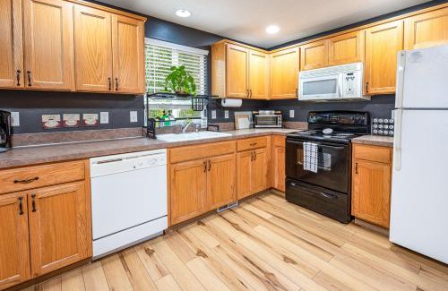 Albany House | Teak- a North Albany family home