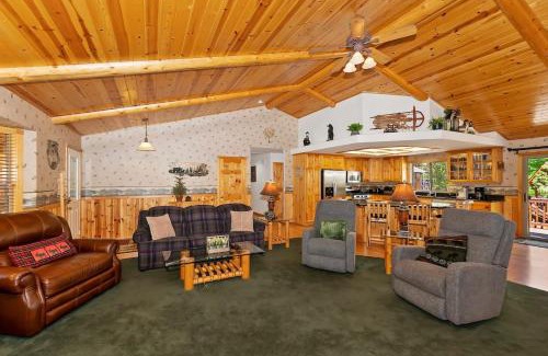 Eagle Mountain Estates House | Teakwood Cozy Wood Cabin with Fireplace