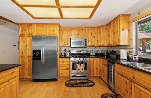 Eagle Mountain Estates Cabin | Teakwood Cozy Wood Cabin with Fireplace