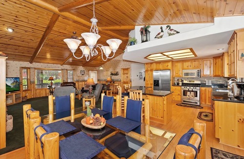 Eagle Mountain Estates Cabin | Teakwood Cozy Wood Cabin with Fireplace