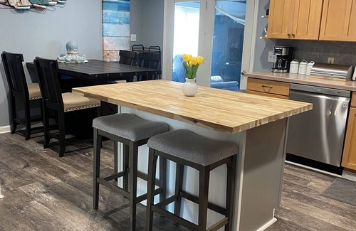 Ocean Pines House | Teal Bay Getaway- Waterfront, 2 Masters, Pet Friendly, 5+ Bedrooms, Sleeps 17+