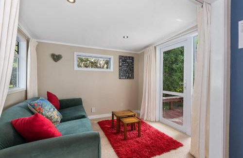 Helena Bay House | Teal Bay Treasure - Teal Bay Holiday Home