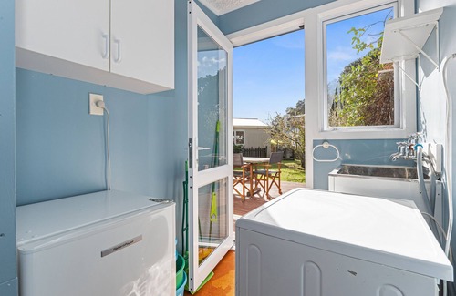 Helena Bay House | Teal Bay Treasure - Teal Bay Holiday Home