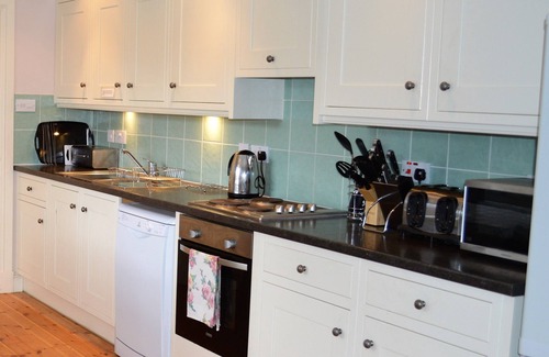 Colintraive Cottage | Teal Cottage, shoreline location, pet friendly, sleeps 4, both bedrooms en-suite