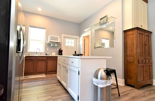 Charleston House | Teal Door Inn-With Fire Pit!