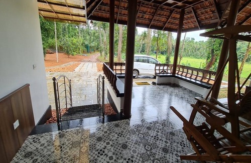 Kuttattukulam Villa | Teal Heritage Villa - Koothattukulam
