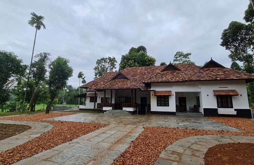Kuttattukulam Villa | Teal Heritage Villa - Koothattukulam