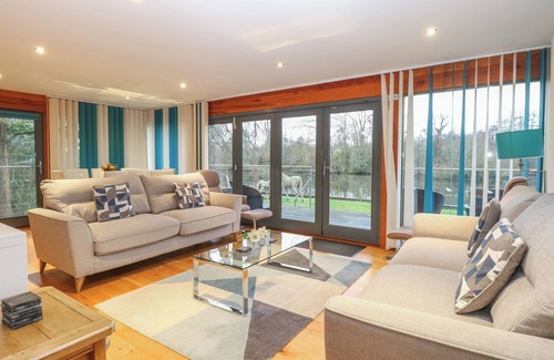 Irstead House | TEALBY, family friendly, luxury holiday cottage in Horning