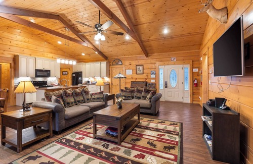 Kirbyville Cabin | Teal’s Treasure – Secluded Lakeside Cabin for 8!