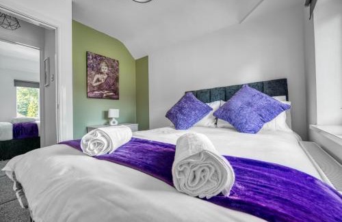 Seisdon House | Team Accomodation 4 Bedroom Free Parking WiFi Moseley Birmingham near City Centre NEC BHX