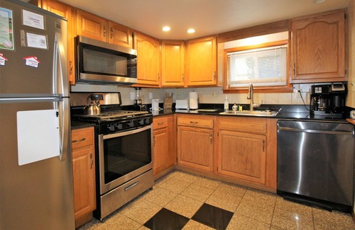 Oneonta House | Team Elm (Entire Property)