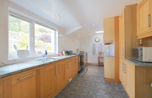 Newton Stewart Cottage | Teapot Cottage - a cottage that sleeps 6 guests in 3 bedrooms
