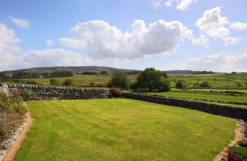 Newton Stewart Cottage | Teapot Cottage - a cottage that sleeps 6 guests in 3 bedrooms
