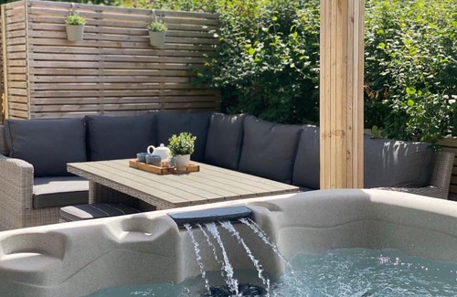 Ennerdale Bridge House | Teapot Cottage in Ennerdale - Hot tub Pizza Oven Log Burner