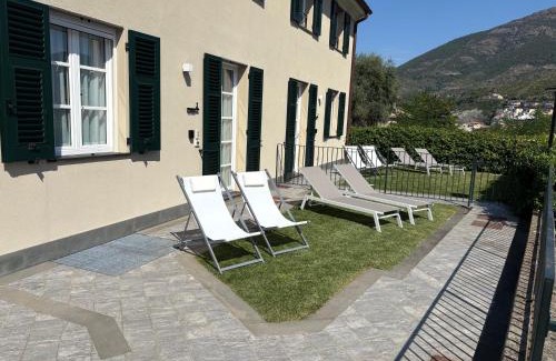 Levanto Apartment | TEATRINO 1, a 200 m dal mare con giardino in centro, LEVANTO 5 TERRE