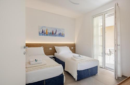 Levanto Apartment | TEATRINO 1, a 200 m dal mare con giardino in centro, LEVANTO 5 TERRE