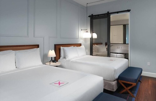 Union Square Hotel | Tech, Comfort, Style: Experience SF's Best at Axiom Hotel | 2 units