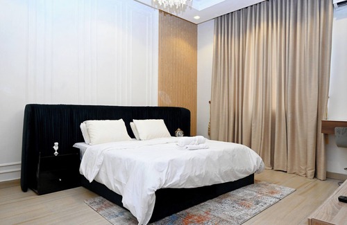 Oshodi-Isolo Apartment | Techsphere Apartment with 2 bedrooms: 10 minutes from the Airport