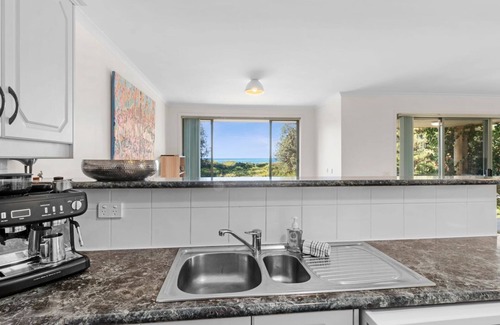 Broulee House | Ted's at Broulee - walk to the beach