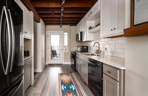 Bozeman Condo | Teddys Townhouse- New Modern Townhome in Belgrade with lots of natural light!