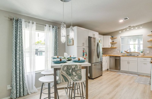 Grove City House | Tee Off & Soak Up Sun! Airy Englewood Gem w/Yard