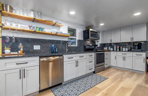 Packwood Cabin | Tee & Ski Cabin | AC, Golf, Firepit