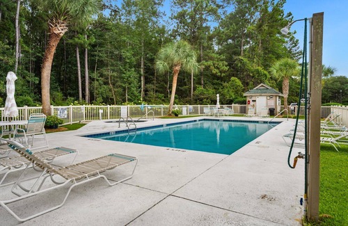 Pawleys Island Condo | Tee Time Escape condo in Beautiful True Blue Golf Resort with Community Pool