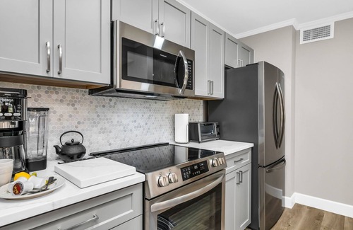 Hunt Club House | Tee Up for Relaxation: Golfview PGA National Condo