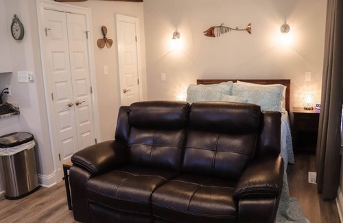 Deltaville House | Teenie Weenie Luxury Guest House in Deltaville