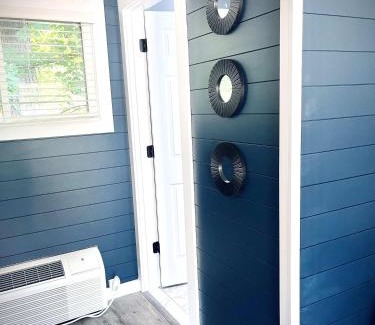 Roscommon Apartment | TeePee Room 10-Newly Renovated