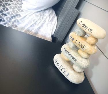Roscommon Apartment | TeePee Room 10-Newly Renovated