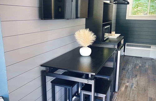 Roscommon Apartment | TeePee Room 12-Newly Renovated