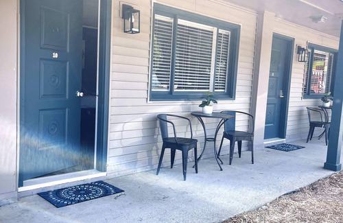 Roscommon Apartment | TeePee Room 12-Newly Renovated