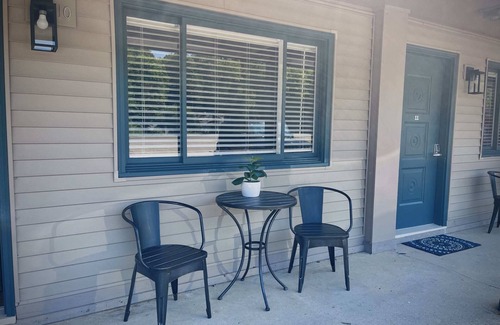 Roscommon Apartment | TeePee Room 12-Newly Renovated