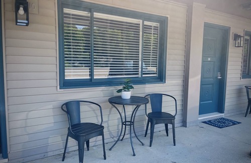 Roscommon Apartment | TeePee Room 15-Newly Renovated