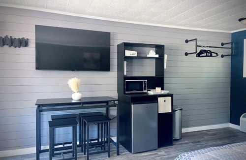 Roscommon Apartment | TeePee Room 9-Newly Renovated