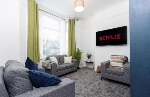Redcar Apartment | Teesside House - Sleeps up to 10