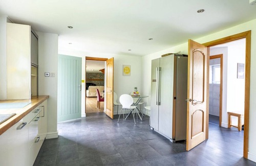 Pentrefelin House | Teilo Barn - 4 Bedrooms