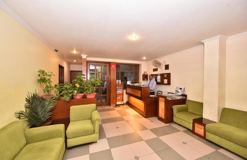 Hazratganj Hotel | Tekareesinn